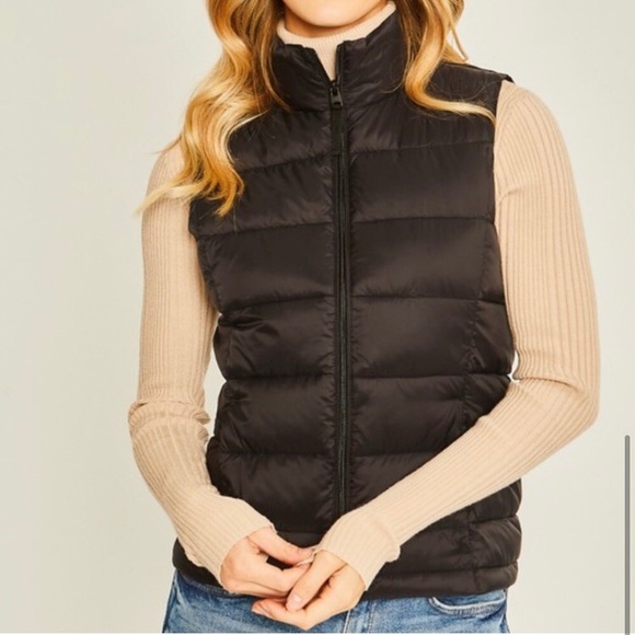 LAST ONE: Beautiful women’s lightweight puffer vest convertible carrying case - Picture 5 of 6